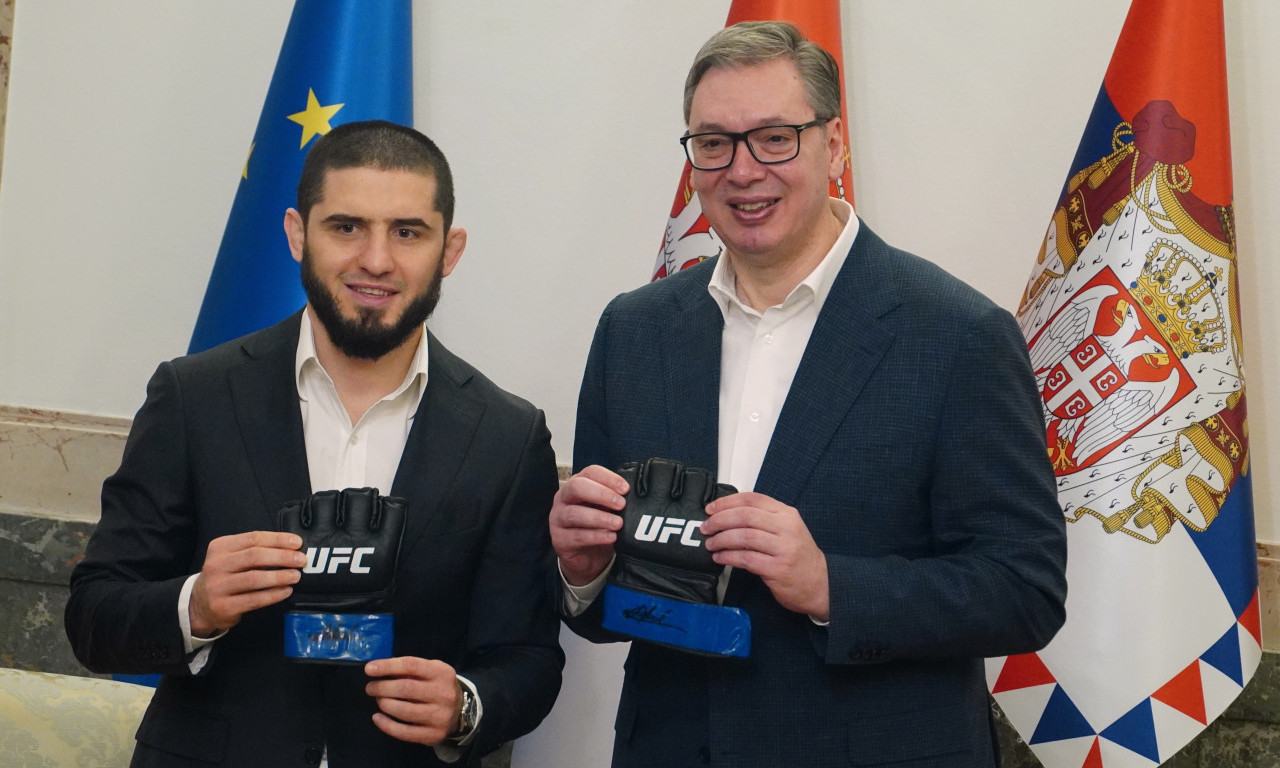 VUČIĆ DOBIO POSEBAN POKLON OD ŠAMPIONA SVETA! "Najjači čovek kog sam ikada primio!" (FOTO+VIDEO)