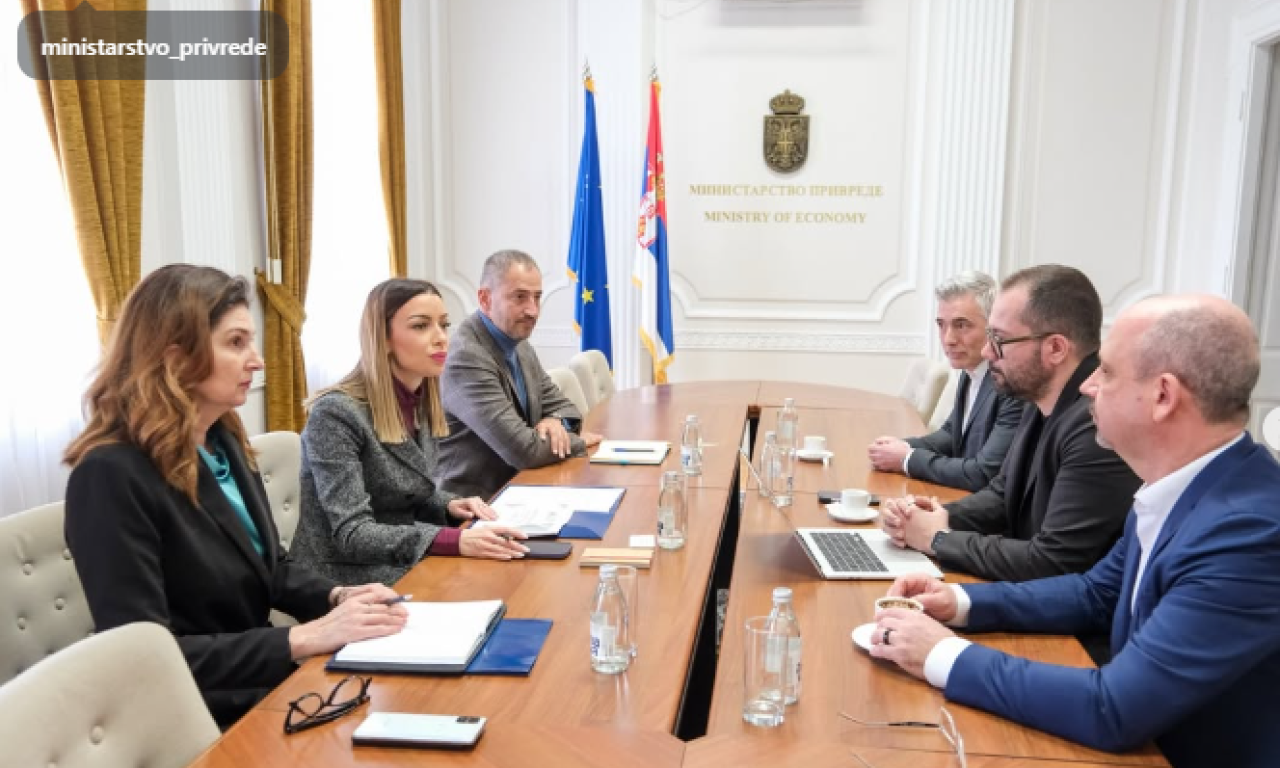 MESAROVIĆ SA PREDSTAVNICIMA KOMPANIJE "BURGER KING" Bilo reči o otvaranju većeg broja restorana širom Srbije