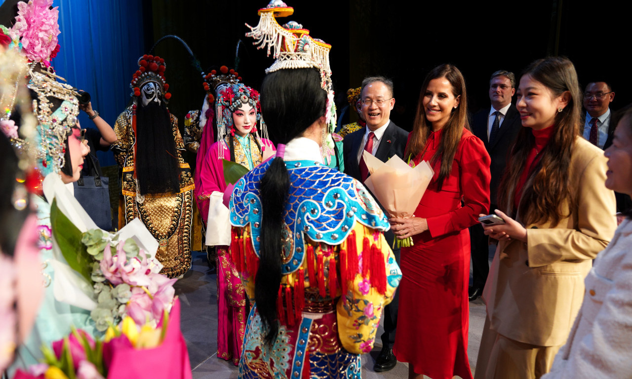 UOČI KINESKE NOVE GODINE: Tamara Vučić na muzičko-scenskom spektaklu Kineske nacionalne pekinške opere (FOTO)