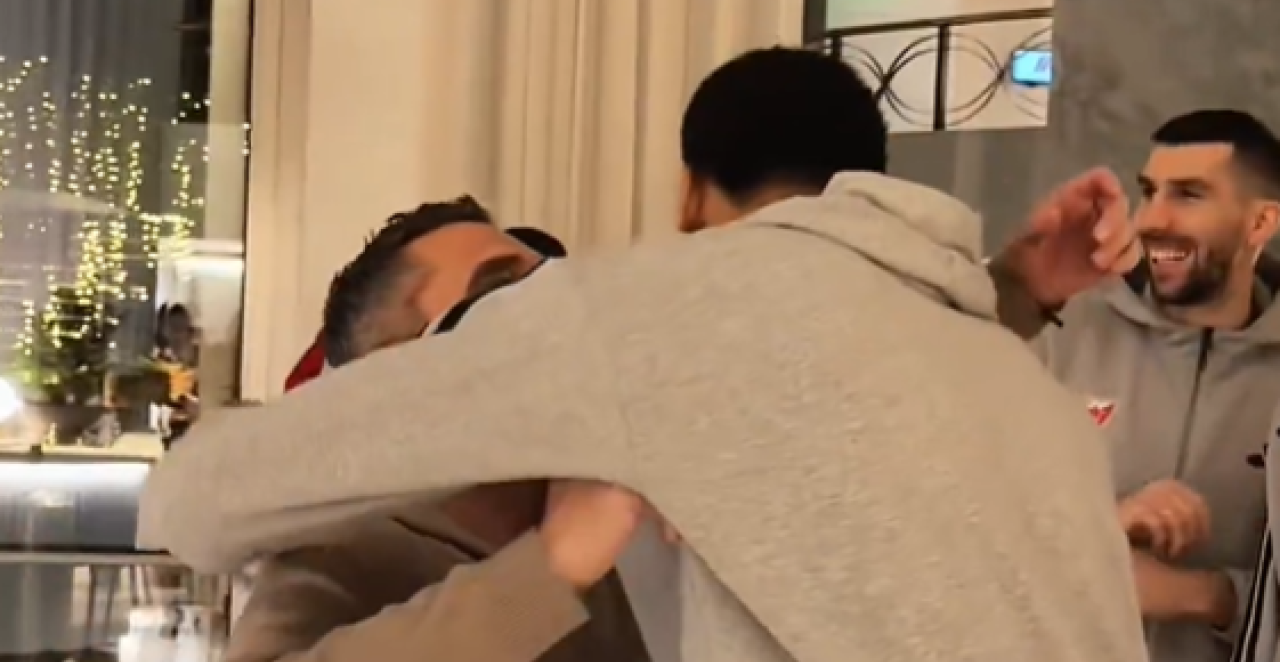 POGLEDAJTE KO JE DOČEKAO ZVEZDINE KOŠARKAŠE U ATINI: Prelepa slika iz Grčke (VIDEO)