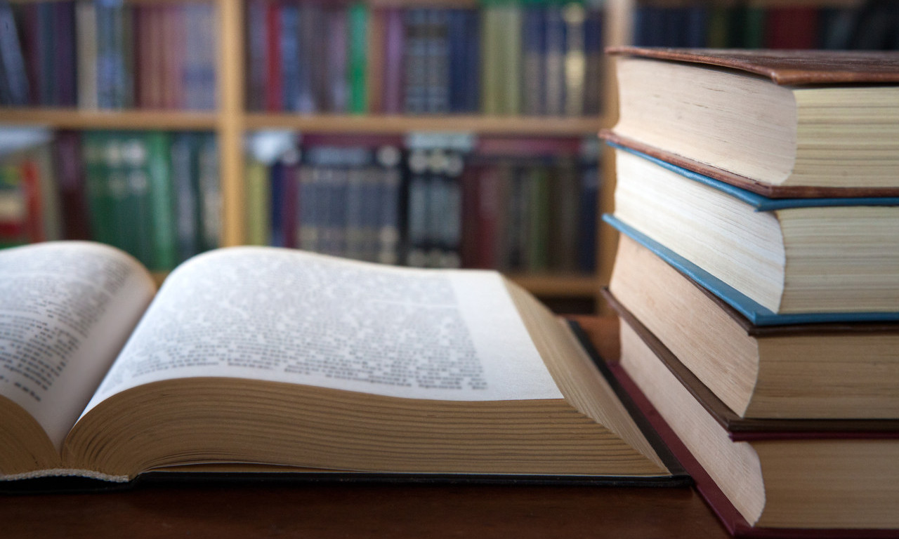 U SUSRET DANU DRŽAVNOSTI Književni klub Gimnazije u Staroj Pazovi kroz poeziju čuva duh Sretenja