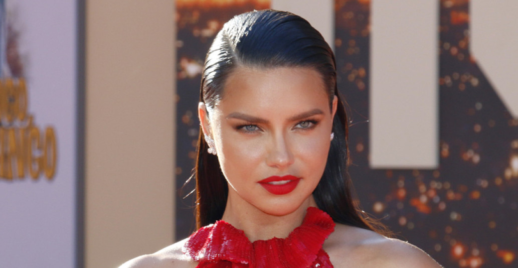 ADRIJANA LIMA SKORO GOLA! Brazilska bomba skinula sve osim čipke: U 44. godini pokazala zašto joj nema ravne (FOTO)