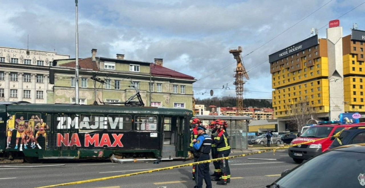 DEVOJKA POVREĐENA U TRAMVAJSKOJ NESREĆI KRITIČNO Najpre joj amputirana noga...(VIDEO)