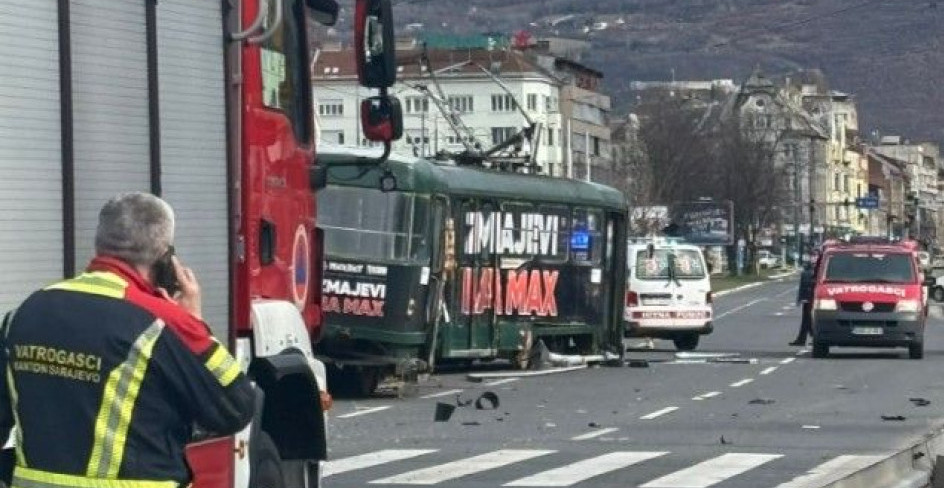 "ELA, IZDRŽI!" Devojčica kojoj je amputirana noga i dalje kritično nakon iskliznuća tramvaja u Sarajevu