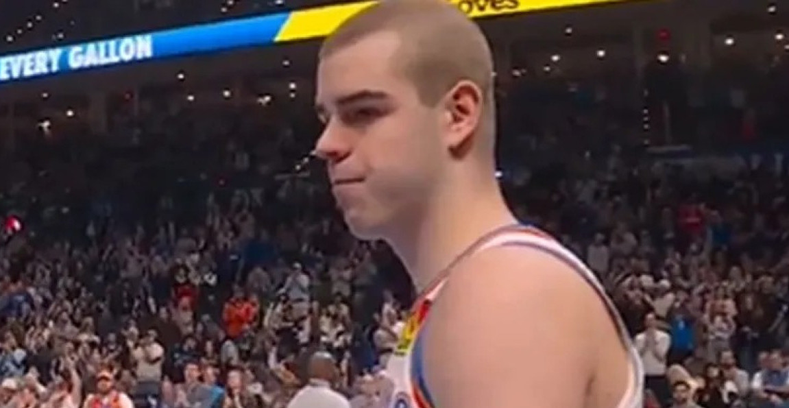 SVI SU USTALI DA POZDRAVE SRBINA: Nikola Topić pobedio rak, pa debitovao u NBA! Ovaj snimak tera suze na oči (VIDEO)