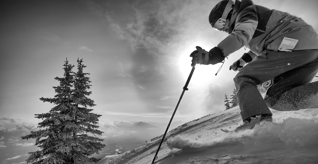 ČUVENI POLITIČAR STRADAO NA SKIJANJU! Samo se srušio na skijaškoj stazi u Tirolu, nisu uspeli da ga spasu