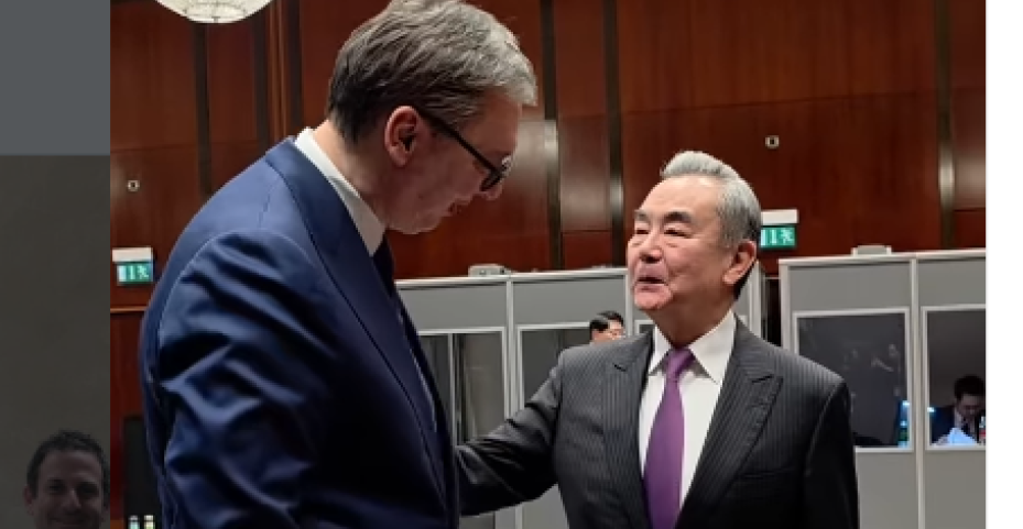 VUČIĆ SE SASTAO SA KINESKIM ŠEFOM DIPLOMATIJE U MINHENU: Srdačan razgovor sa Vang Jiem (VIDEO)