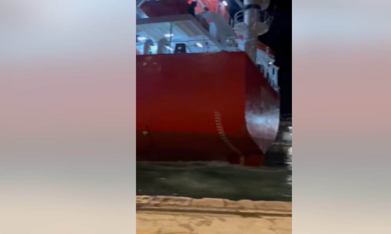 STRAŠAN SUDAR U RIJEČKOJ LUCI Turski teretni brod udario u čuveni Titov "Galeb", prvi snimak nesreće (VIDEO)