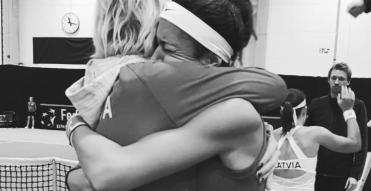 OLGA DANILOVIĆ PODELILA GALERIJU SLIKA SA TATJANOM JEČMENICOM Nećete moći da ne zaplačete... (FOTO)