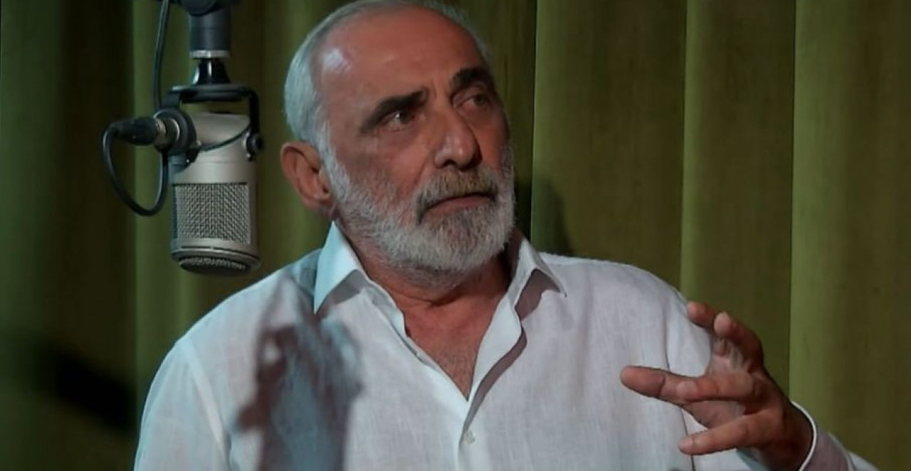 PRVA SLIKA VESELINA BAROVIĆA POSLE HAPŠENJA: Pozira u kafiću sa ćerkom, a sumnjiče ga za utaju od 330.000 evra! (FOTO)