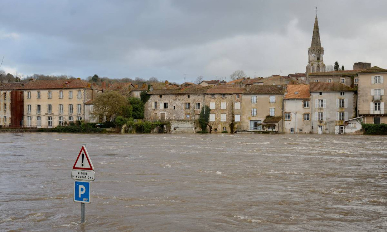 HAOS U EVROPI ODNEO TRI ŽIVOTA: Oluja "Nils" sejala smrt, a stiže još gora neman – Orijana donosi sneg i totalni mrak! (FOTO)
