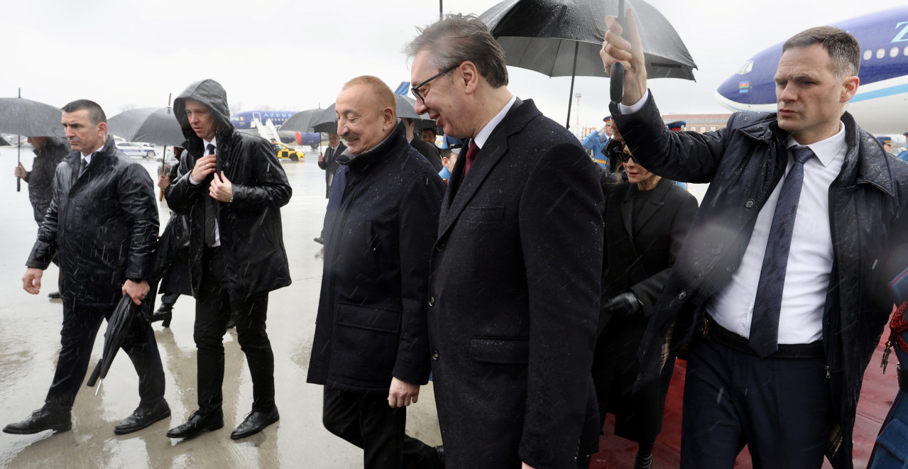 VUČIĆ DOČEKAO ALIJEVA NA AERODORMU: Srdačan susret lidera - evo šta sledi (FOTO)