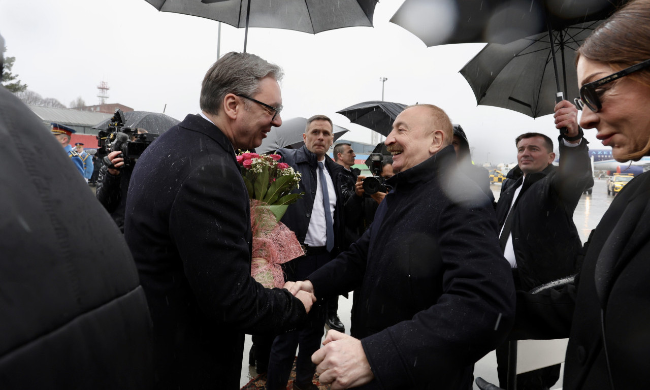 VUČIĆ DOČEKAO ALIJEVA NA AERODORMU: Srdačan susret lidera - evo šta sledi (FOTO)