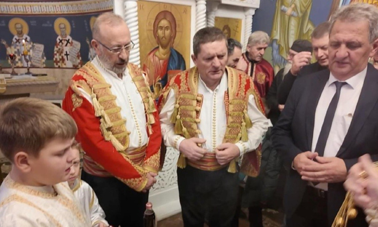 DAN DRŽAVNOSTI SRBIJE OBELEŽEN I U CRNOJ GORI Srbi iz Boke Kotorske se okupili u pravoslavnoj crkvi (FOTO)