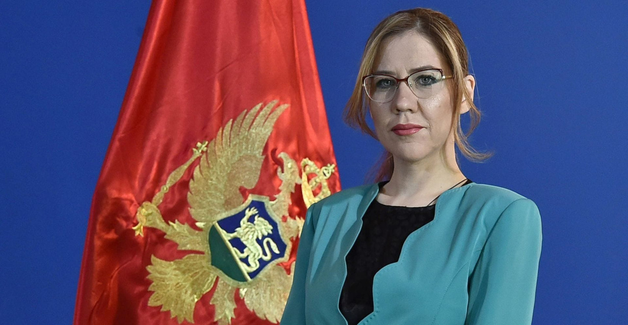 UHAPŠENA VESNA BRATIĆ Bivša ministarka pod istragom Specijalnog državnog tužilaštva: Smenila skoro sve direktore škola