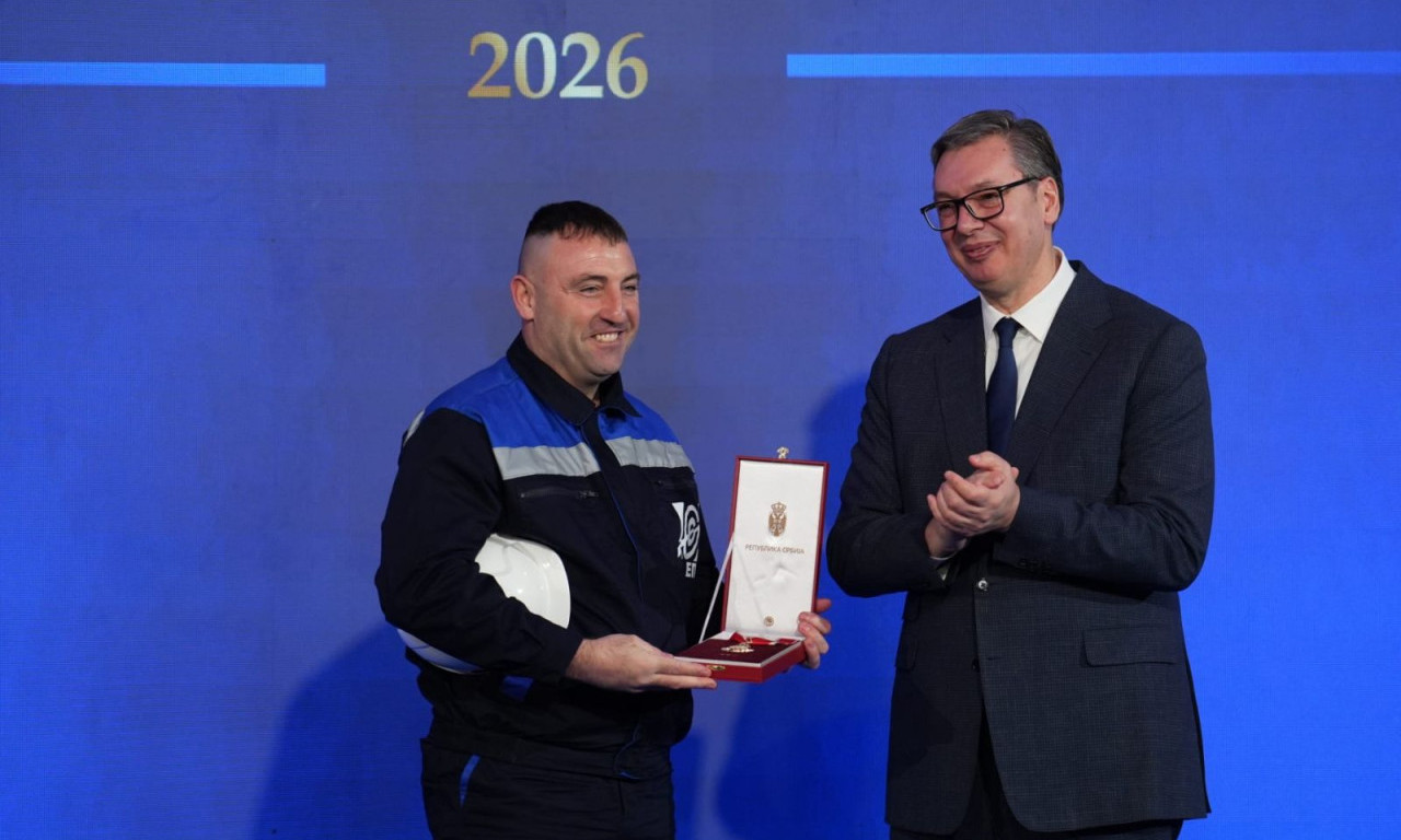 VUČIĆ ODLIKOVAO RUDARA ĐURKOVIĆA Oglasio se EPS: "Predsednik uručio medalju bageristi koji je učestvovao u kopanju rekordne tone uglja"
