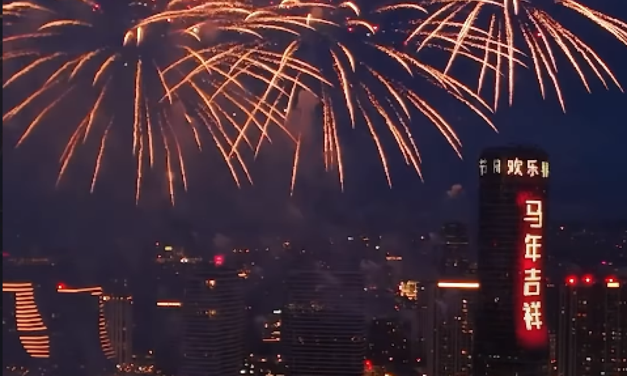 SPEKTAKL U BEOGRADU NA VODI Otvoren osmi Kineski festival svetla: "Saradnja Srbije i Kine prevazilazi očekivanja" (VIDEO)