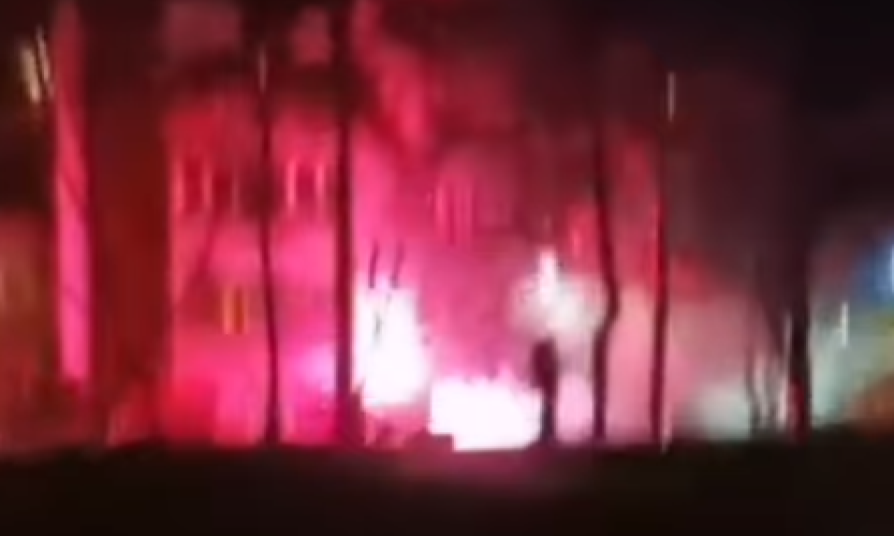 NOVA BRUTALNA TUČA DELIJA I GROBARA! Opšti haos, gore baklje - navijačko ludilo ne jenjava pred Kup u Nišu (VIDEO)