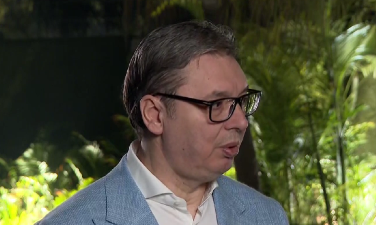 VUČIĆ SE OBRAĆA IZ INDIJE: "Priština se nada da će neka viša sila uništiti Srbiju, zato i prave vojni savez"