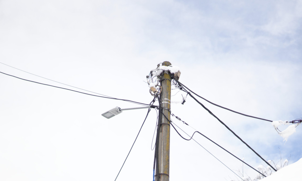 SNEŽNI KOLAPS U SLOVENIJI NE PRESTAJE! Oko 3.000 potrošača već treći dan bez struje