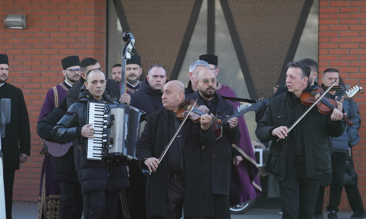 UZ OVU PESMU JE ISPRAĆENA LEGENDARNA TATJANA JEČMENICA Tužna povorka uz trubače uputila poslednji pozdrav (FOTO)
