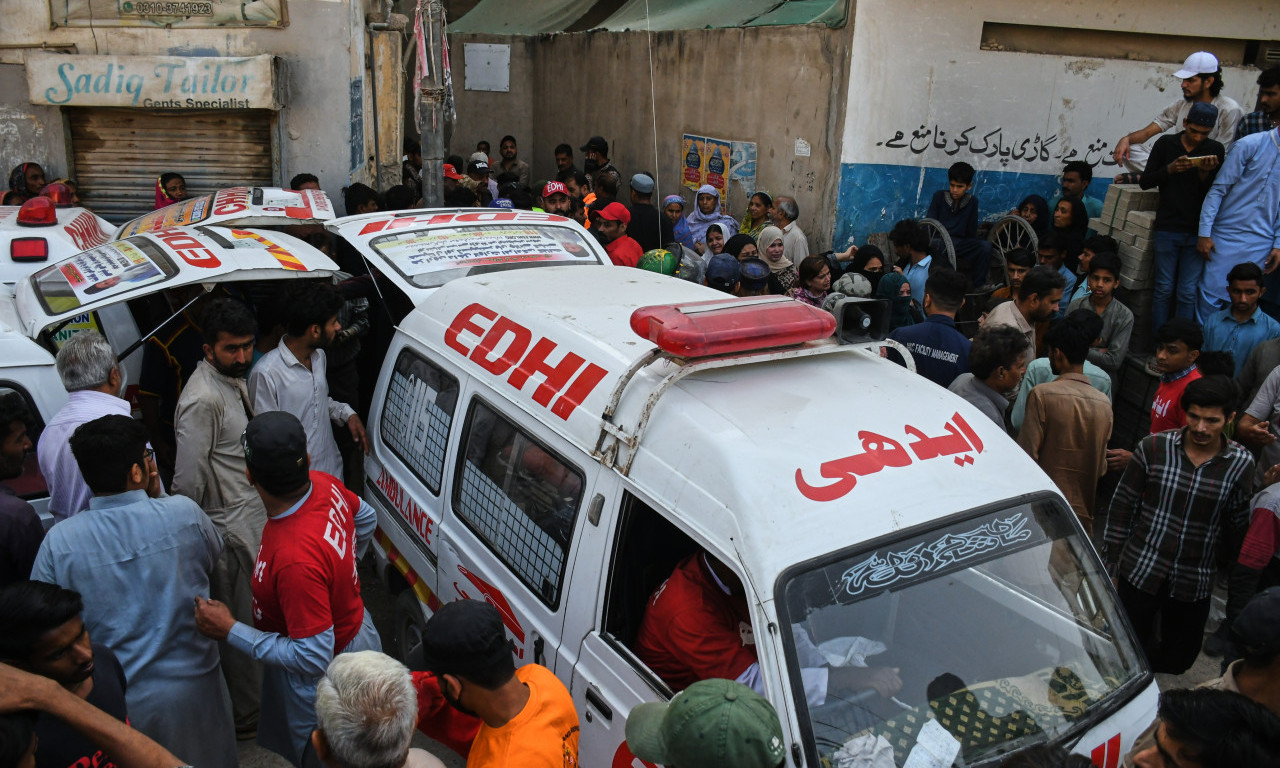 STRAVIČNA EKSPLOZIJA ZBRISALA ZGRADU! Najmanje 13 mrtvih, među žrtvama žene i deca (FOTO)
