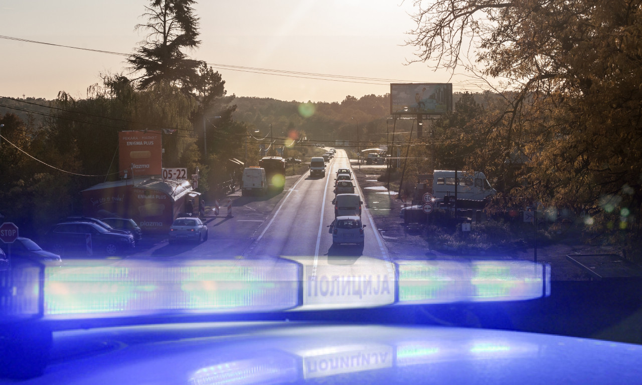 DRAMA NA IBARSKOJ: Kamion pokosio traktor kod Ljiga! Vozač povređen u žestokom sudaru, sledi totalni kolaps!