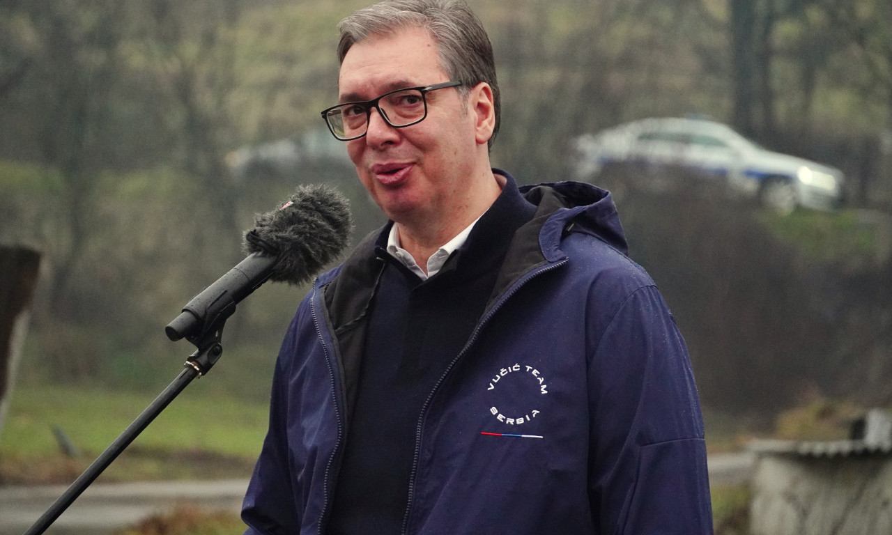 ŽENAMA ZAPOSLENIM U "JUMKU" PO 20.000 DINARA ZA 8. MART Predsednik Vučić obišao pogon u Rudnoj Glavi (FOTO+VIDEO)