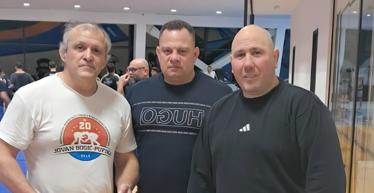 KOVANJE NOVIH ŠAMPIONA NA KOŠUTNJAKU: Legendarni Kasum okupio rvačku elitu – Srpske nade bruse formu za svetska postolja!