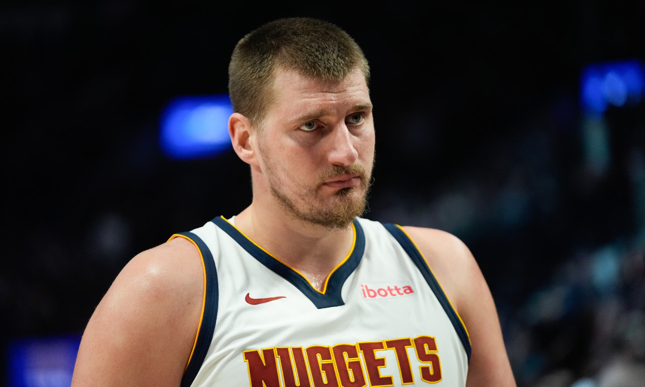 SRAMOTNE SCENE IZ NBA! Vembenjama udario Jokića po nosu, nećete verovati šta su sudije uradile