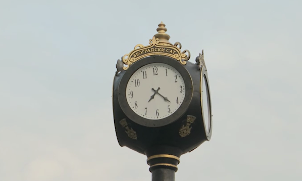 POGLEDAJTE NOVI SAT NA TRGU REPUBLIKE: Evo šta krije francuski mehanizam (VIDEO)