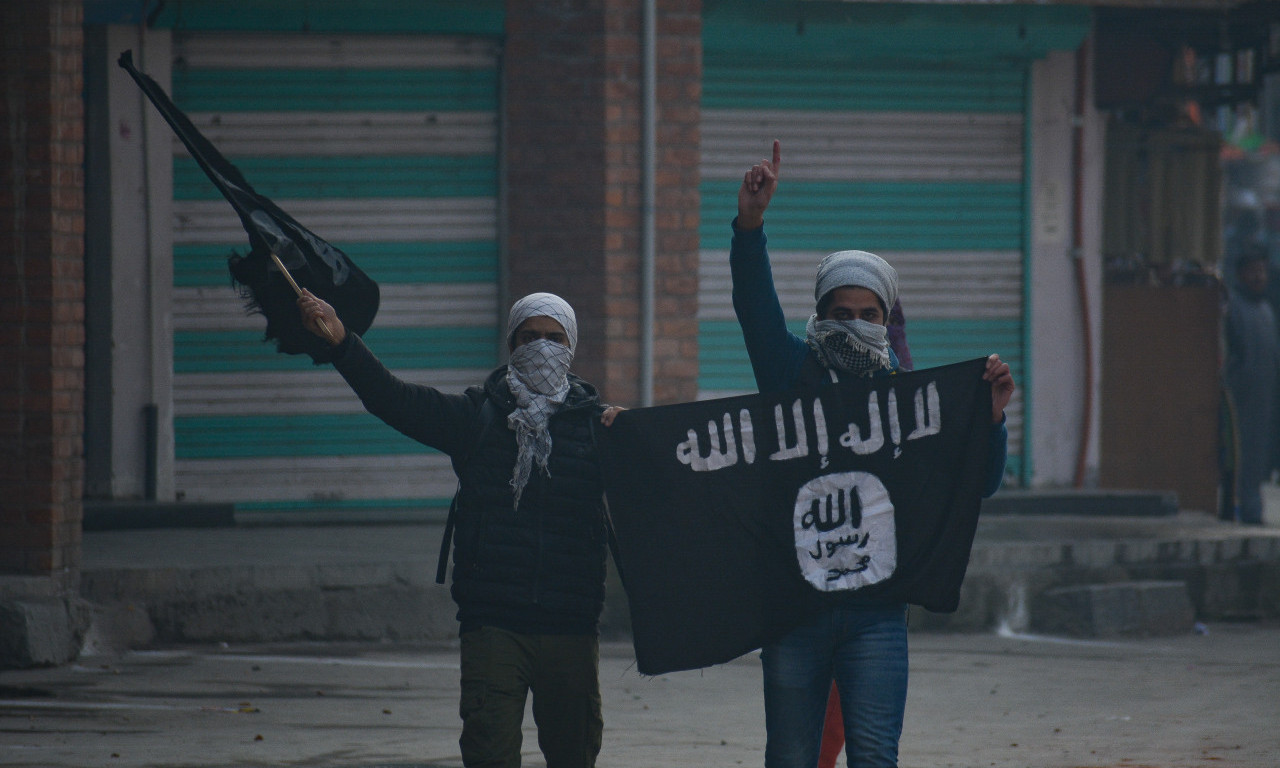 ISIS ZAPRETIO SVETU NAKON DVE GODINE ĆUTANJA Zastrašujuća poruka o napadu se širi: "Palite Evropu svojim mačevima"