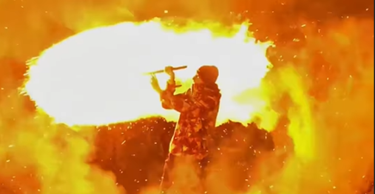 DA LI ZNATE ŠTA JE MAVANJE KUMBARE? Srbi na Kosmetu zapalili nebo: Pogledajte vatreni ritual koji tera zlo i čuva vekovnu tajnu! (VIDEO)