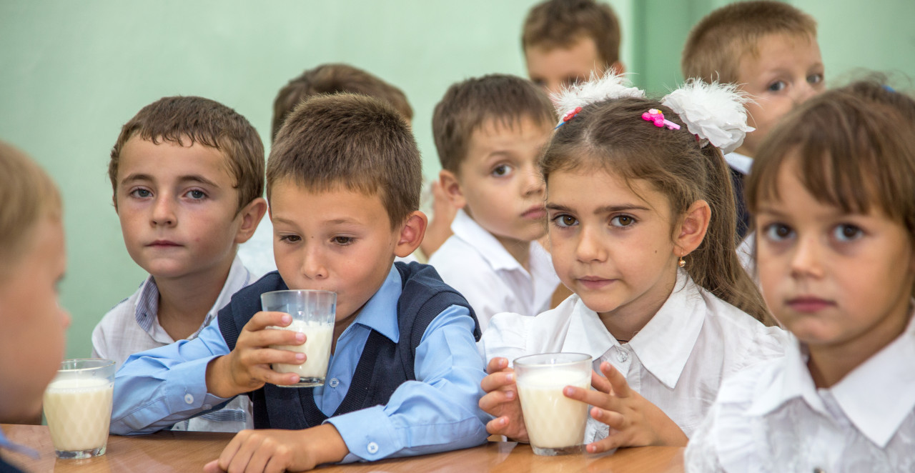 MLEKO OBAVEZNO U ŠKOLAMA Hitna odluka Vlade Srbije