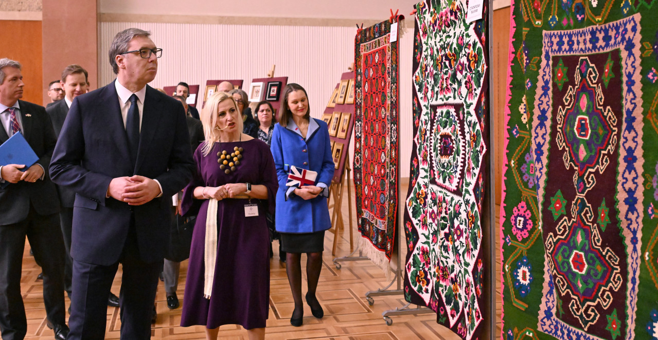 JAČAMO ŽENSKO PREDUZETNIŠTVO I PRENOSIMO ZNANJE Vučić: "Srbija je najsnažnija onda kada ne zaboravlja ko je" (VIDEO)