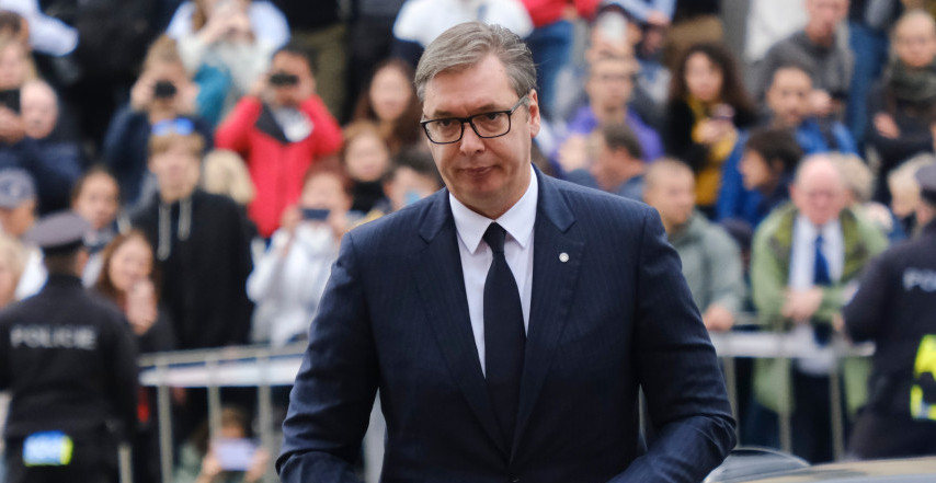 VUČIĆ KRATKO I JASNO STAVIO TAČKU NA PROVOKACIJE IZ TIVTA: Verujem u ponosnu Srbiju koja ne kleči ni pred kim (FOTO)