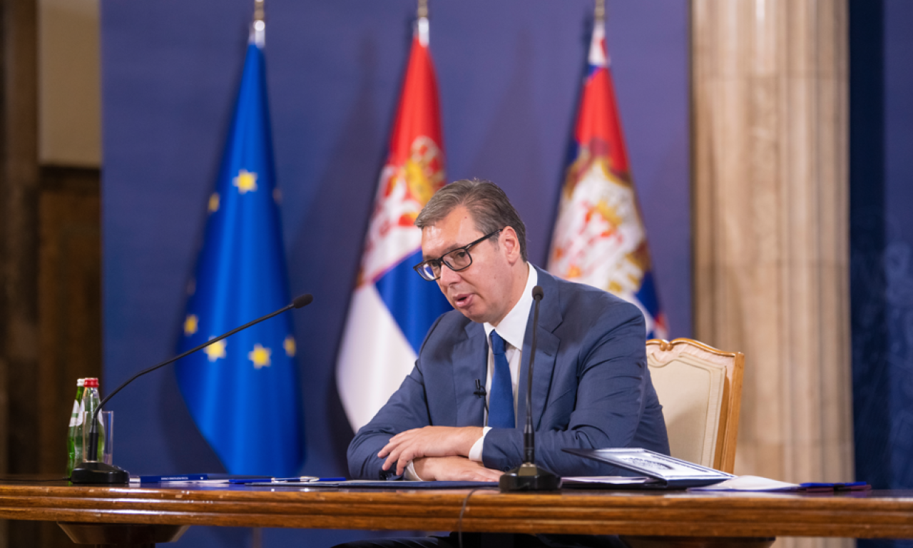 VUČIĆ POZVAO GRAĐANE NA IZBORE: "Glasajte po savesti..."