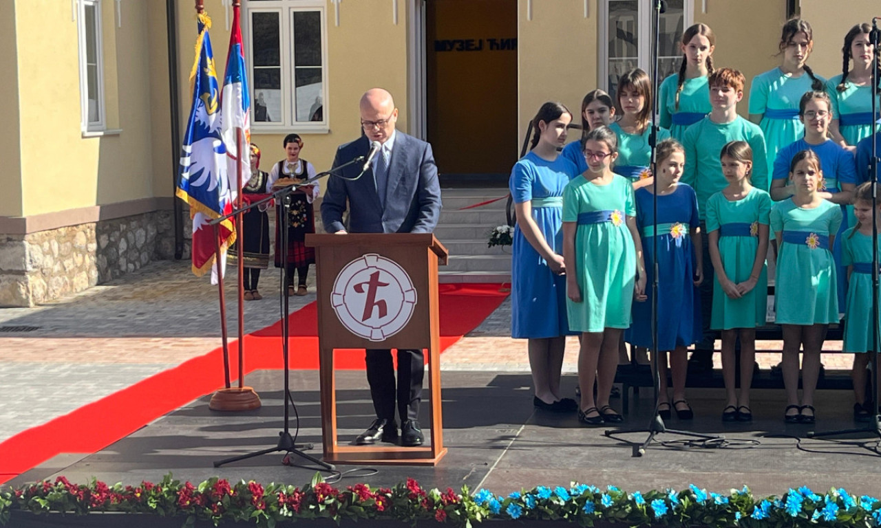 OTVOREN MUZEJ ĆIRILICE U RAČI! Vučević poručio: "Ona je naš trag u vremenu" (FOTO)