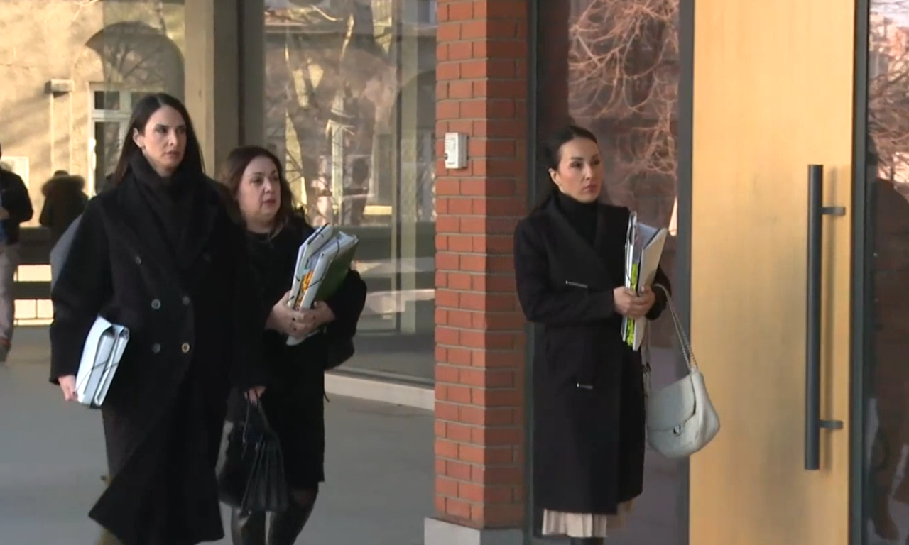 MILJANA I VLADIMIR PONOVO OČI U OČI SA PORODICAMA ŽRTAVA IZ "RIBNIKARA": Nastavlja se suđenje Kecmanovićima (VIDEO)