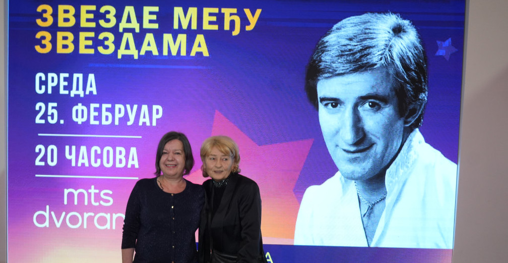 OVO SU ĆERKA I SUPRUGA TOME ZDRAVKOVIĆA Pogledajte dirljiv susret na koncertu u njegovu čast (FOTO+VIDEO)
