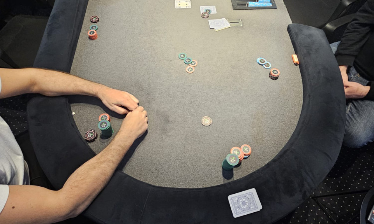 SKANDAL U CENTRU BEOGRADA: Tajni kazino razotkriven u hotelu, zaplenjeni stolovi, milioni u čipovima i hiljade evra!