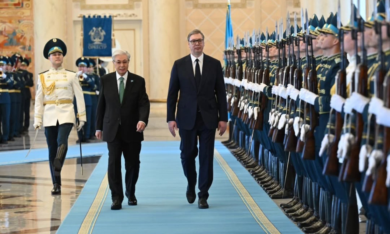 VUČIĆ PORUČIO: "Samo sam običan čovek koji voli Srbiju najviše! Nisam mašina stvorena veštačkom inteligencijom" (VIDEO)