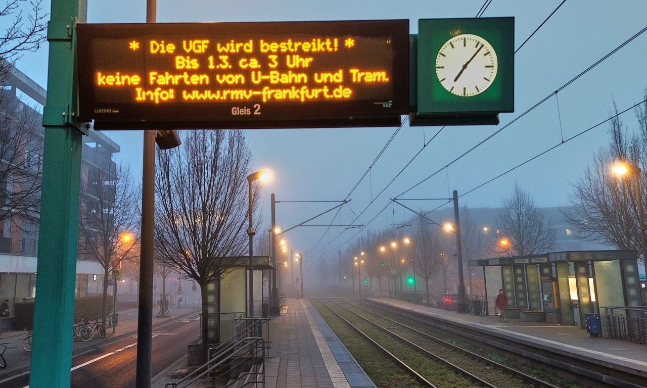 NEMAČKA STALA! Ne saobraćaju autobusi, tramvaji, vozovi... Evo šta se dešava (FOTO)