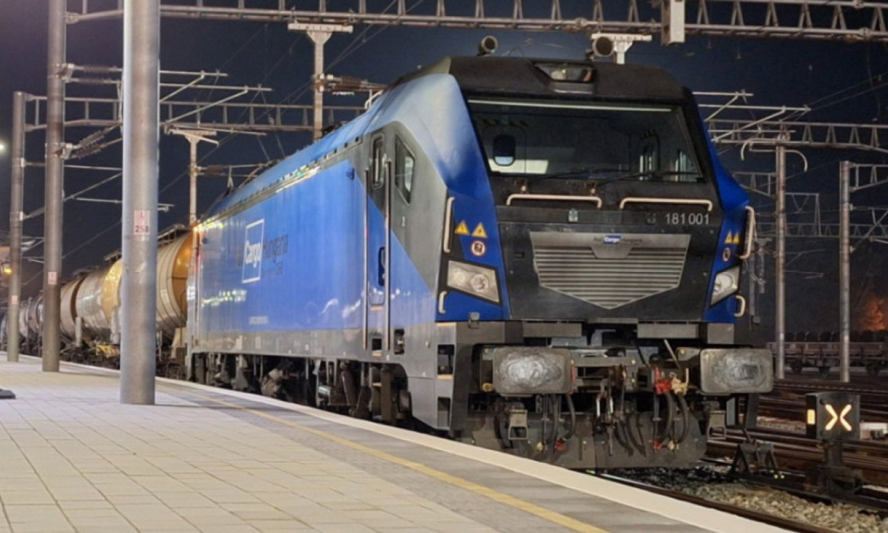 USPOSTAVLJEN TERETNI ŽELEZNIČKI SAOBRAĆAJ IZMEĐU SRBIJE I MAĐARSKE Železnička kompozicija stigla u Suboticu