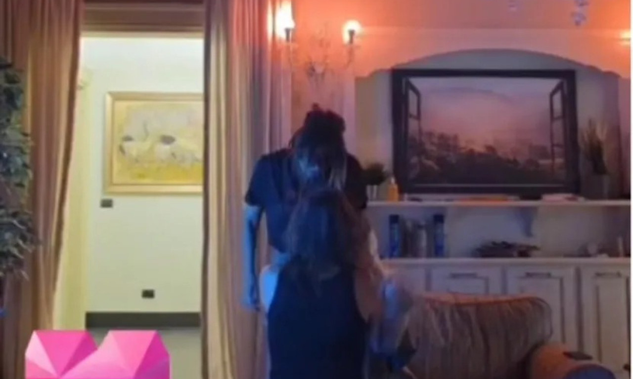 RALE U GAĆAMA ZAPROSIO ANU NIKOLIĆ! Pao pred pevačicu na kolena - pogledajte kako je reagovala (VIDEO)