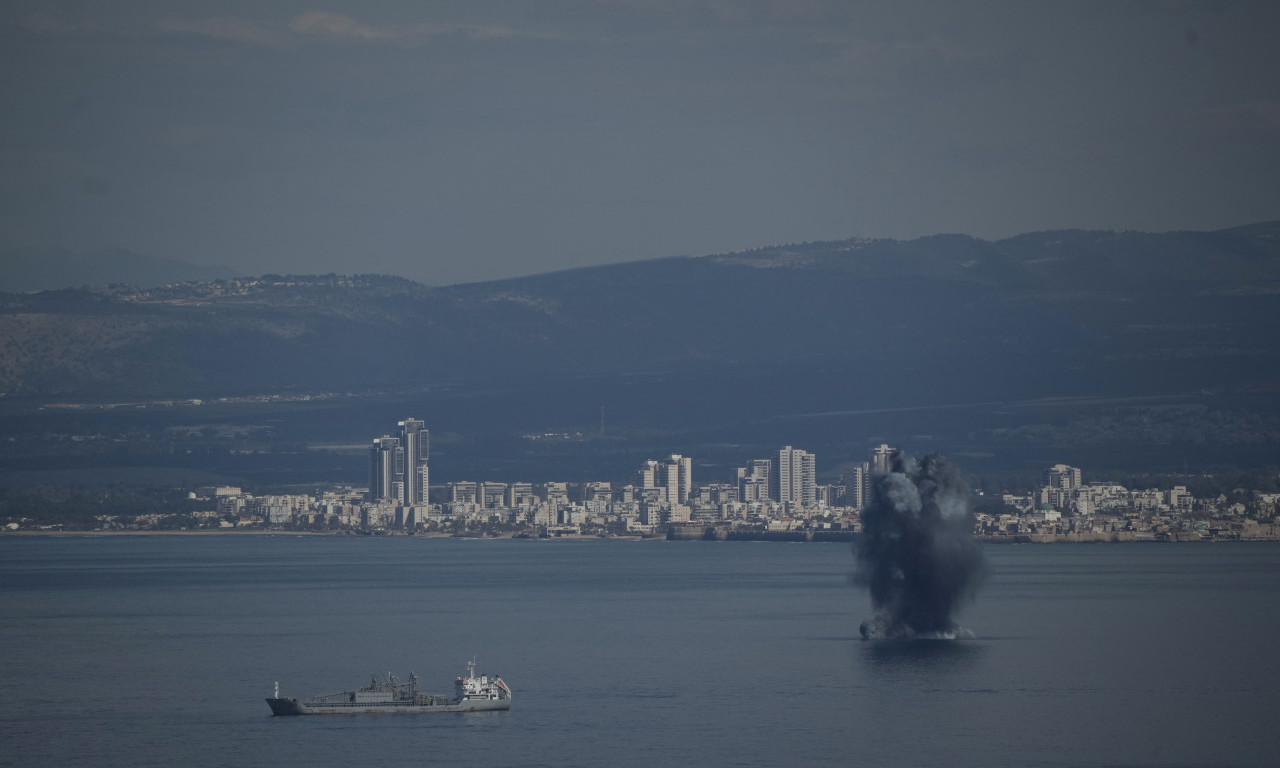 EKSPLOZIJE ODJEKUJU U DUBAIJU! Aerodrom paralisan, dramatični snimci se šire mrežama, rakete lete uznad glava (VIDEO)
