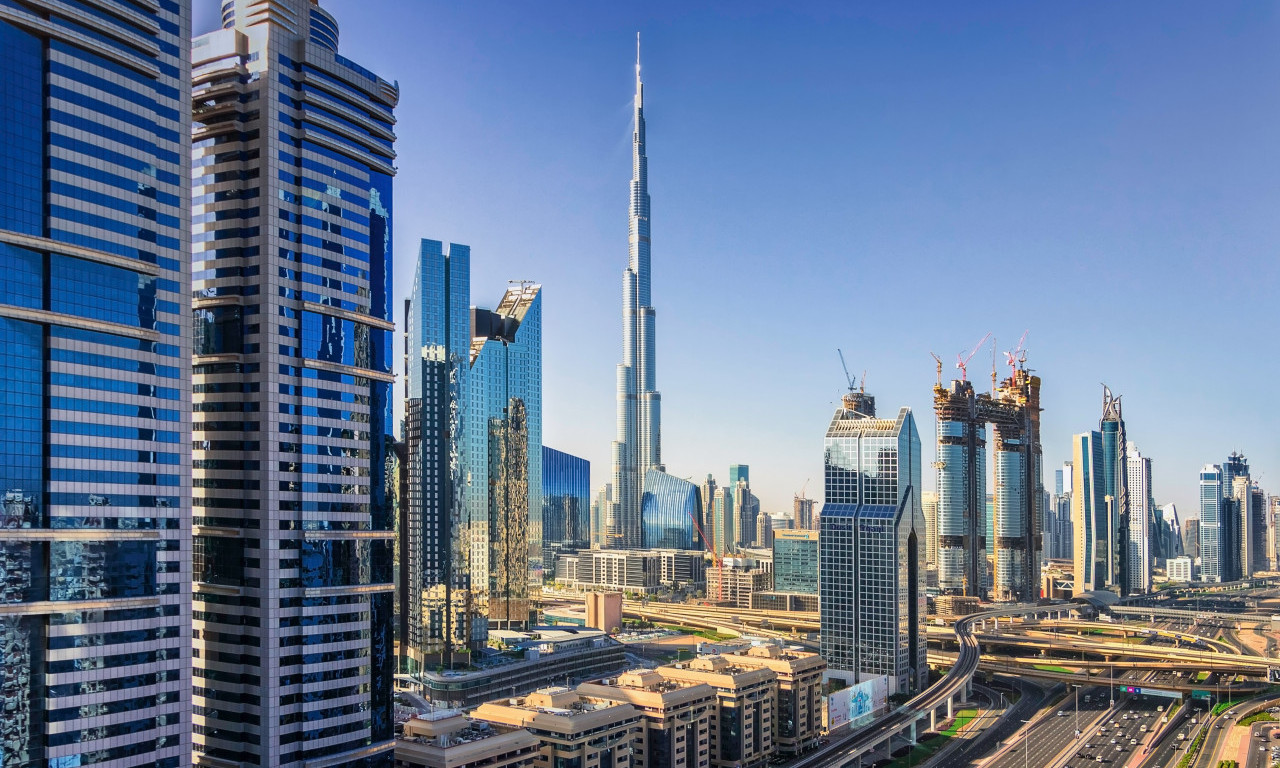EVAKUACIJA NAJVIŠE ZGRADE NA SVETU! Panika u Dubaiju, raketa oborena i u Abu Dabiju, pogledajte jezive snimke (VIDEO)