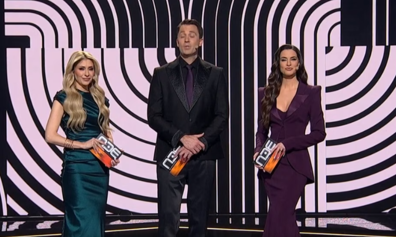 POČELO VELIKO FINALE "PESME ZA EVROVIZIJU 2026": Brat Pelin otvorio finale, scena gori