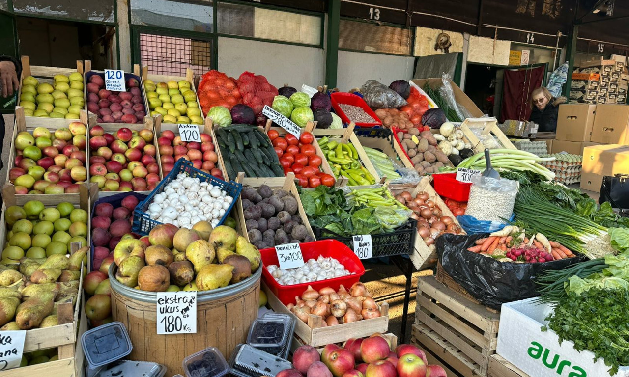 ŠOK CENE NA ČAČANSKOJ PIJACI! Domaće povrće jeftinije nego ikad (FOTO)