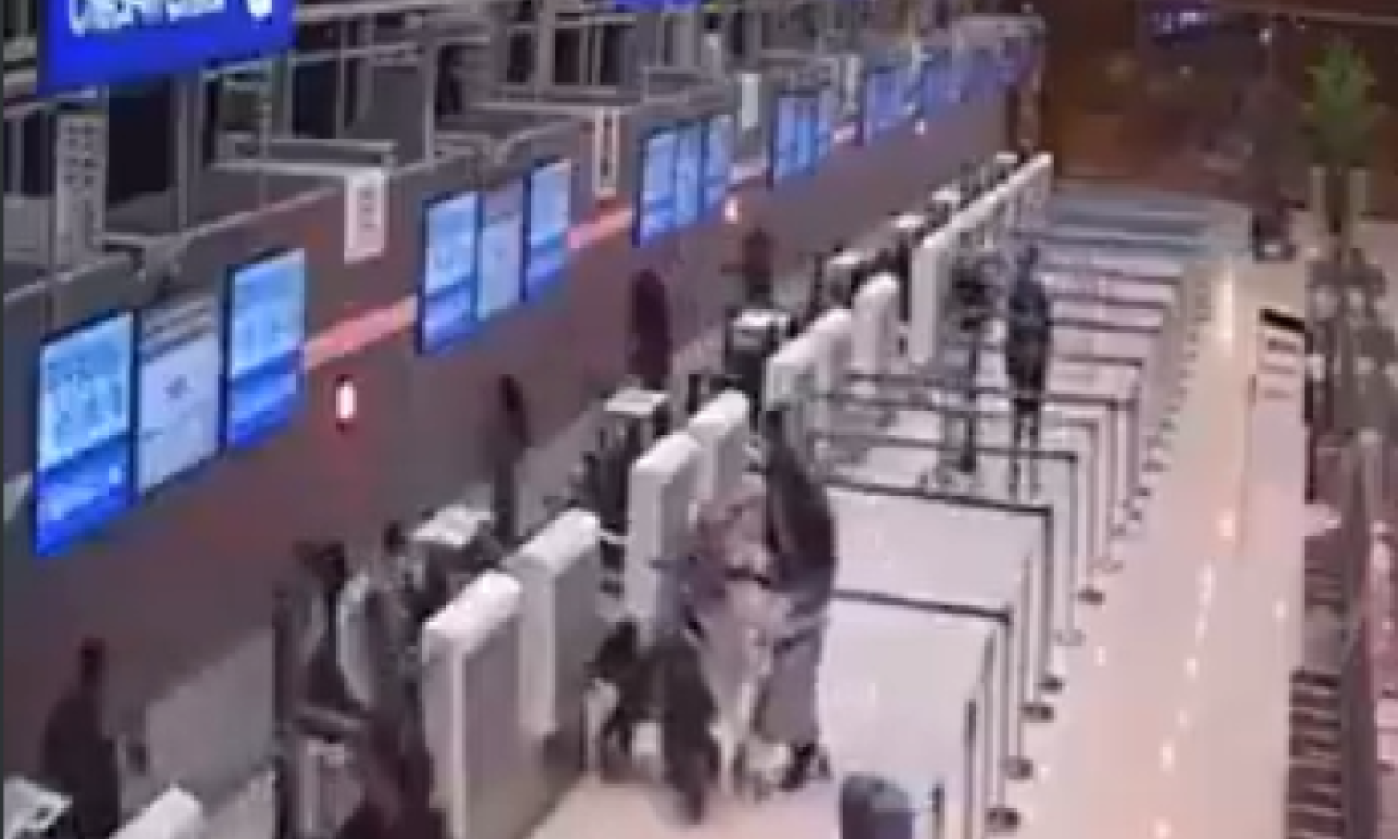 HOROR U DUBAIJU! Iranski kamikaza dron udario aerodrom dok se Srbi evakuišu! Pogledajte taj trenutak užasa (VIDEO)